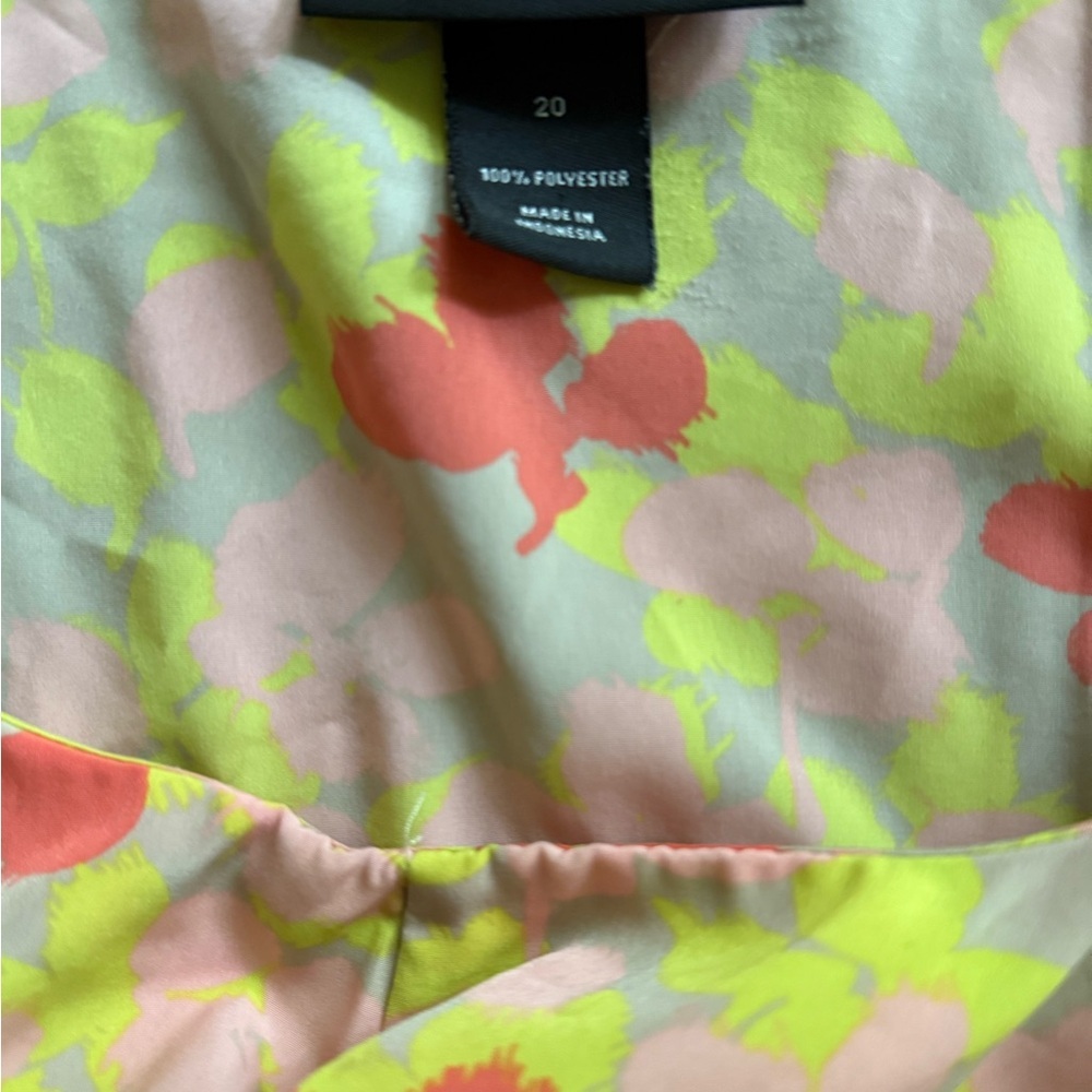Lane Bryant Sleeveless Floral Ruffle Neck Blouse Size 20 Smocked Hem - Picture 4 of 6